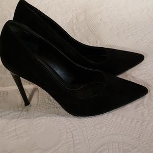 Kendall and Kylie black suede pumps/heels